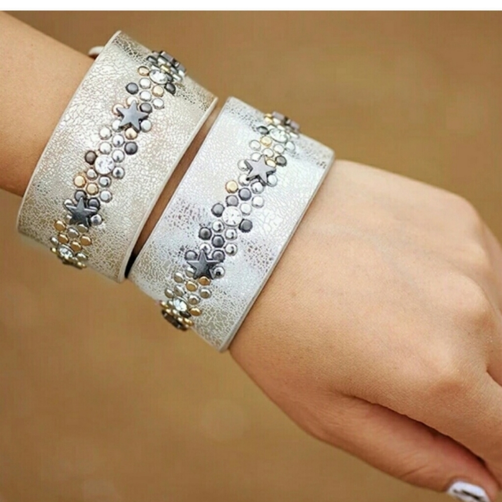 🎀Geniun Leather Star Rivet Cuff - Picture 5 of 5